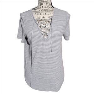 One Clothing Grey Large women's v-neck top
